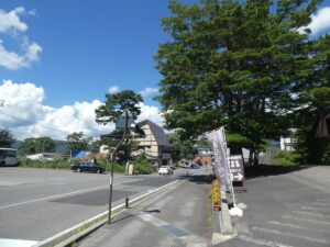 物産館前の道