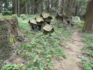 小さな祠