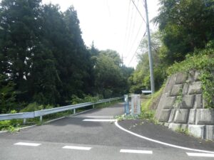 隧道への道