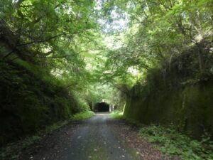 月居隧道