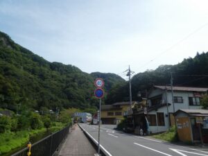 袋田の滝への道