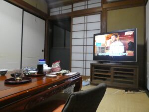 部屋とテレビ