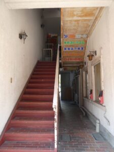 マンションの階段