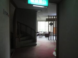 階段と休憩所