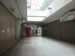 ショッピングセンター廊下