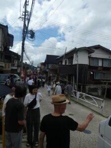 通り過ぎた神輿