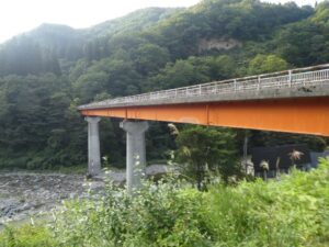 雄川閣脇の道