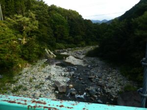 橋の上から