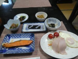 朝食