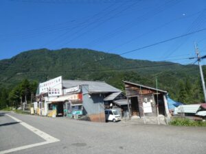 小赤沢集落の商店