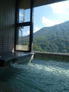 内湯の窓
