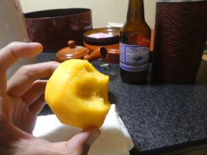 とんがり桃