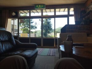 ロビーのソファ