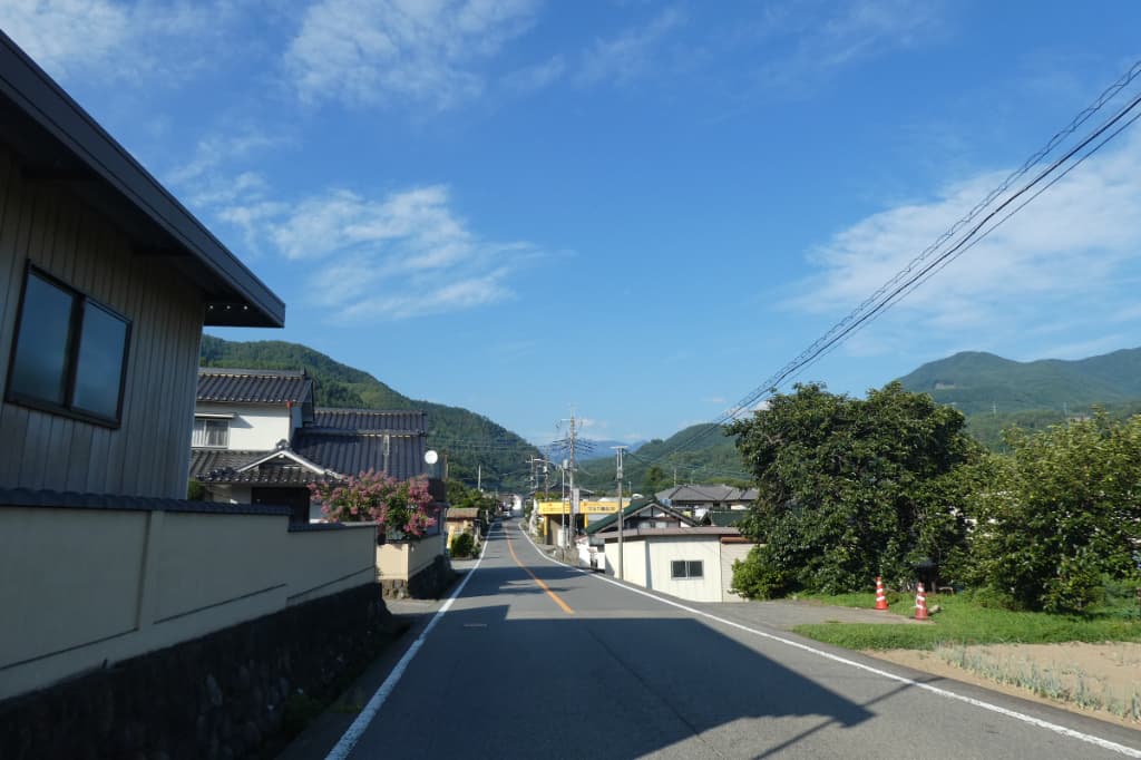 増富温泉への道